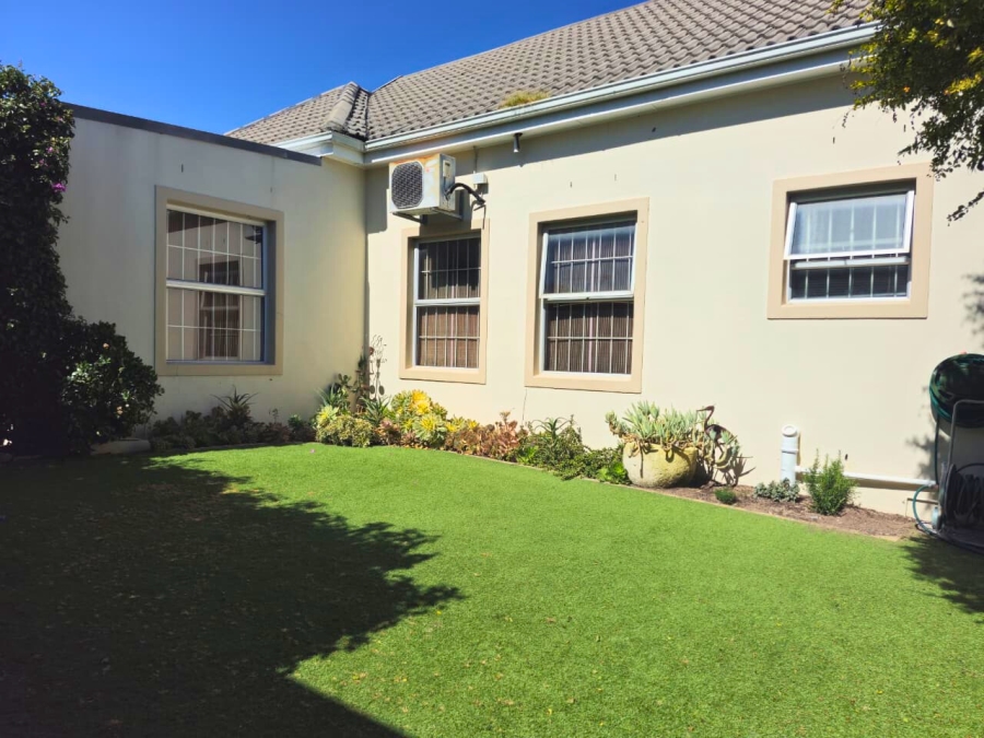 To Let 3 Bedroom Property for Rent in Sonstraal Heights Western Cape